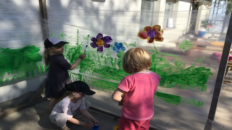 Konstverk på plast.